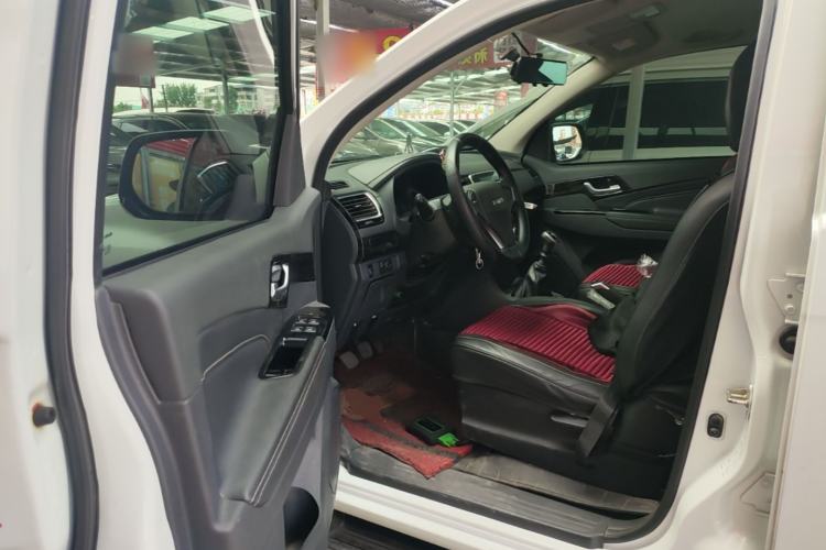 Used Isuzu D-MAX 2019 2.5T Two-Wheel Drive Manual Base Version Extended JE4D25Q5A Driver Seat