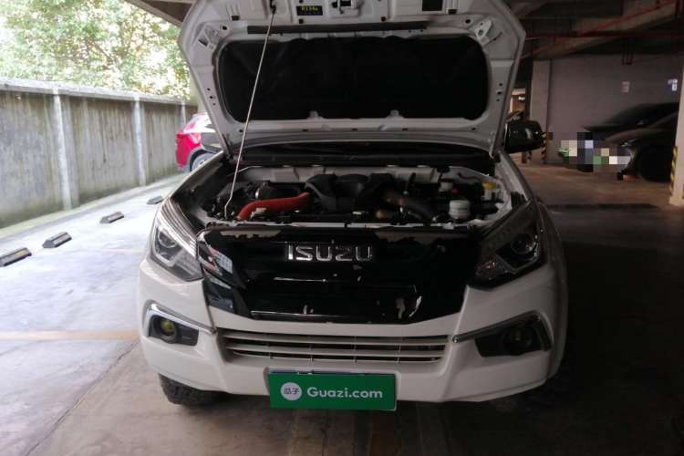 Used Isuzu D-MAX 2019 3.0T Four-Wheel Drive Automatic Ultra-Luxury Version 4JJ1-TC HI Engine Bay