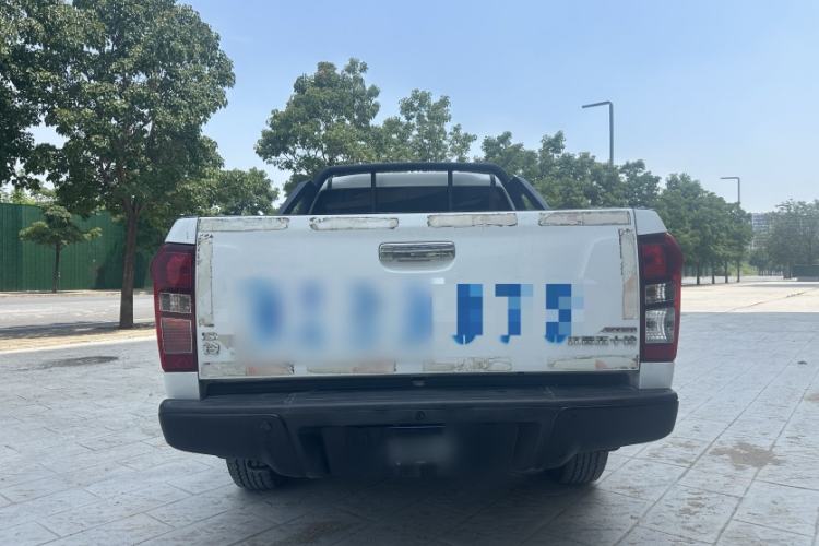Used Isuzu D-MAX 2019 2.5T Two-Wheel Drive Manual Base Version Extended JE4D25Q5A Exterior 1