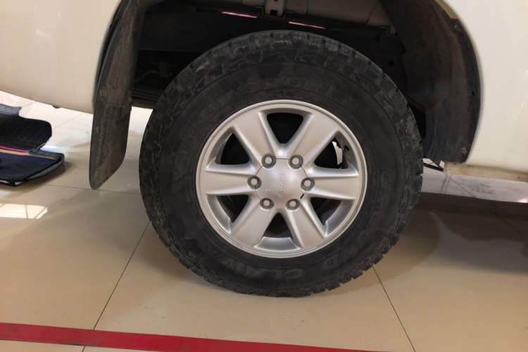 Used Isuzu D-MAX 2019 2.5T Two-Wheel Drive Manual Navigation Edition China VI Standard Extended Version JE4D25Q6A Exterior 5