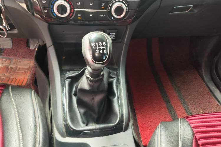 Used Isuzu D-MAX 2019 2.5T Two-Wheel Drive Manual Base Version Extended JE4D25Q5A Gear Lever