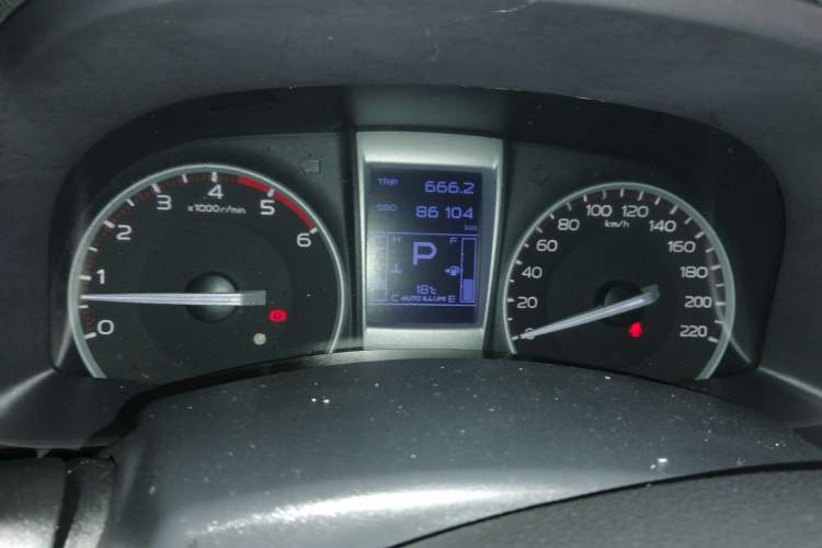 Used Isuzu D-MAX 2019 3.0T Four-Wheel Drive Automatic Ultra-Luxury Version 4JJ1-TC HI Instrument Cluster