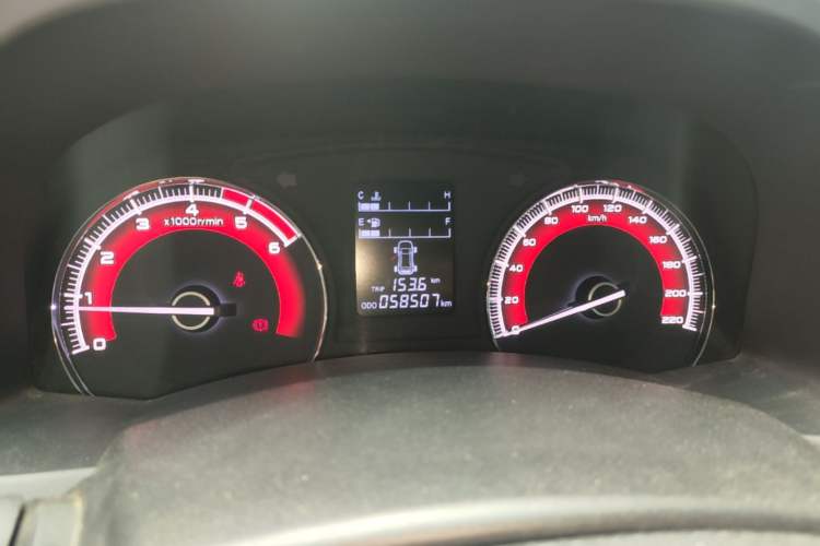 Used Isuzu D-MAX 2019 2.5T Two-Wheel Drive Manual Base Version Extended JE4D25Q5A Instrument Cluster