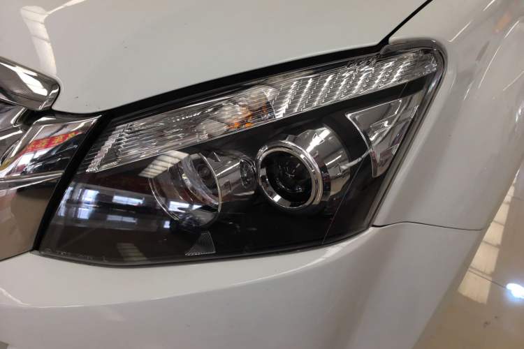 Used Isuzu D-MAX 2019 2.5T Two-Wheel Drive Manual Navigation Edition China VI Standard Extended Version JE4D25Q6A Left Front Headlight