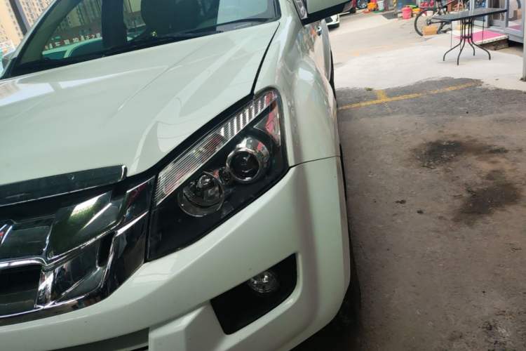 Used Isuzu D-MAX 2019 2.5T Two-Wheel Drive Manual Base Version Extended JE4D25Q5A Left Front Headlight