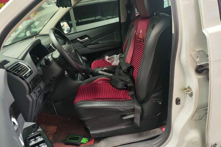 Used Isuzu D-MAX 2019 2.5T Two-Wheel Drive Manual Base Version Extended JE4D25Q5A Left Front Seat