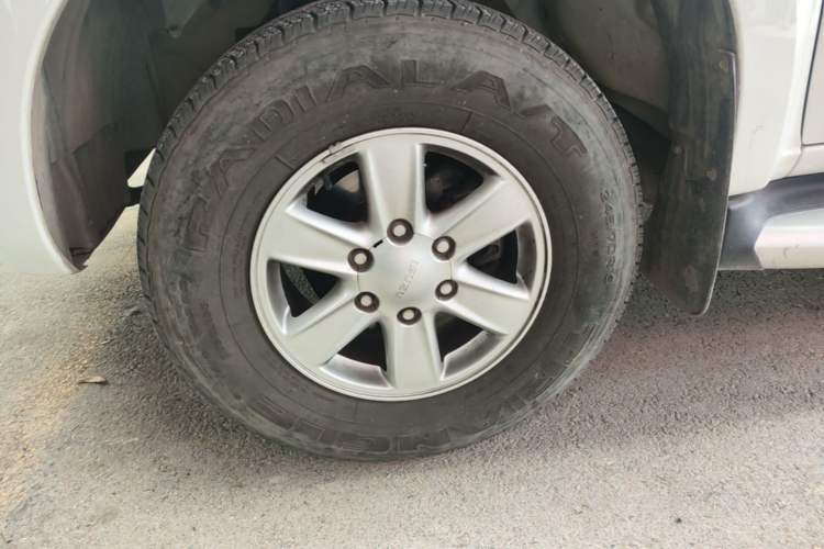Used Isuzu D-MAX 2019 2.5T Two-Wheel Drive Manual Base Version Extended JE4D25Q5A Left Front Wheel Hub