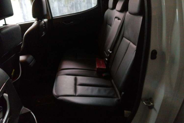 Used Isuzu D-MAX 2019 3.0T Four-Wheel Drive Automatic Ultra-Luxury Version 4JJ1-TC HI Left Rear Seat