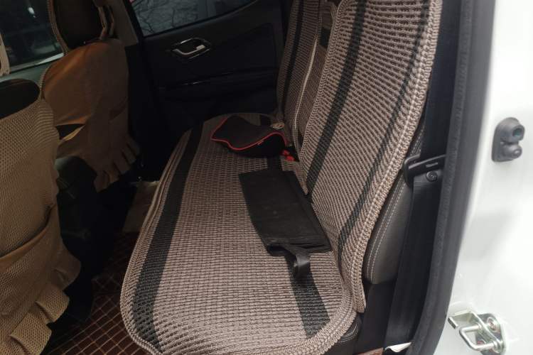 Used Isuzu D-MAX 2019 2.5T Four-Wheel Drive Automatic Luxury Version JE4D25Q5A Left Rear Seat
