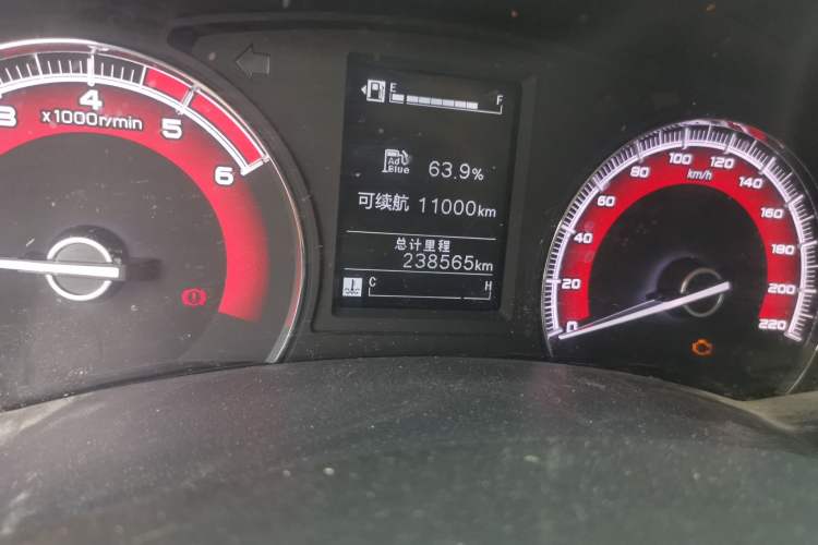 Used Isuzu D-MAX 2019 2.5T Two-Wheel Drive Manual Navigation Edition China VI Standard Extended Version JE4D25Q6A Odometer Close Up