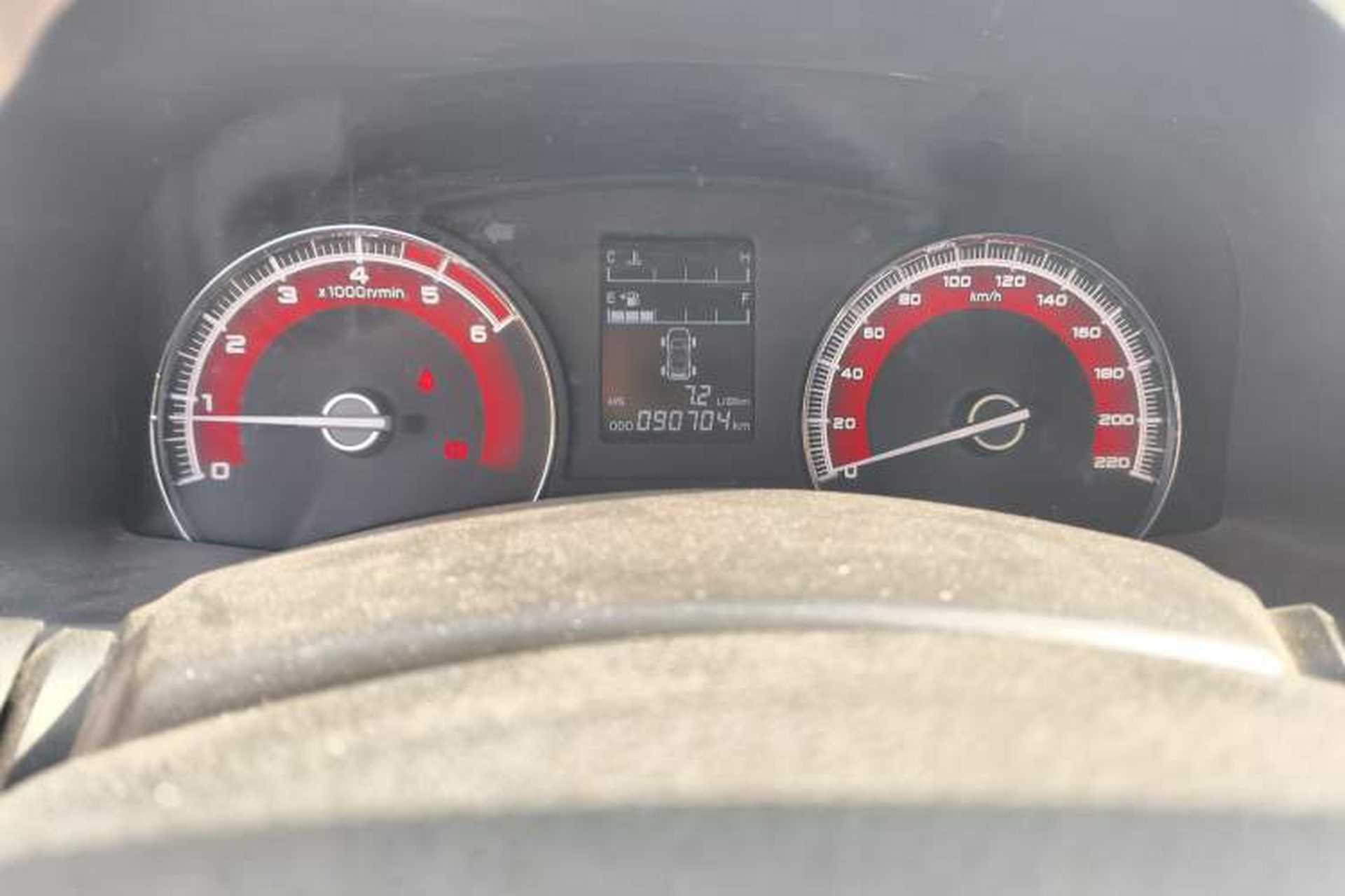 Used Isuzu D-MAX 2019 2.5T Four-Wheel Drive Manual Luxury Extended Version JE4D25Q5A Odometer Close Up