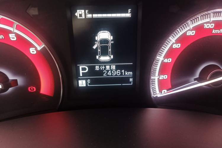 Used Isuzu D-MAX 2019 2.5T Four-Wheel Drive Automatic Luxury Version JE4D25Q5A Odometer Close Up