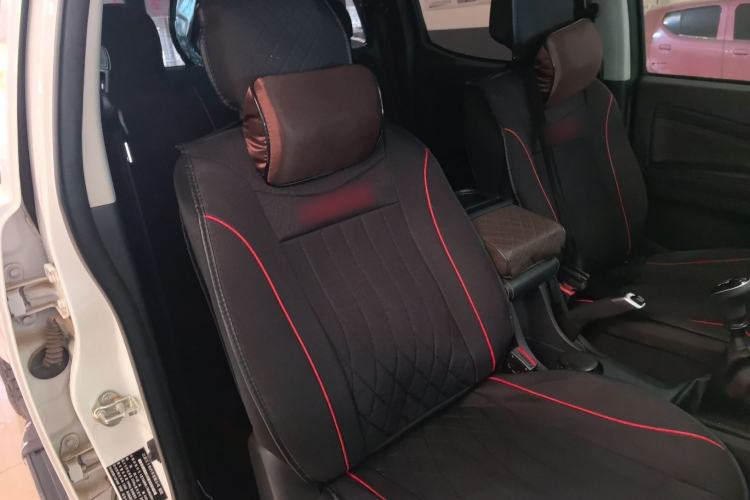 Used Isuzu D-MAX 2019 2.5T Two-Wheel Drive Manual Navigation Edition China VI Standard Extended Version JE4D25Q6A Right Front Seat
