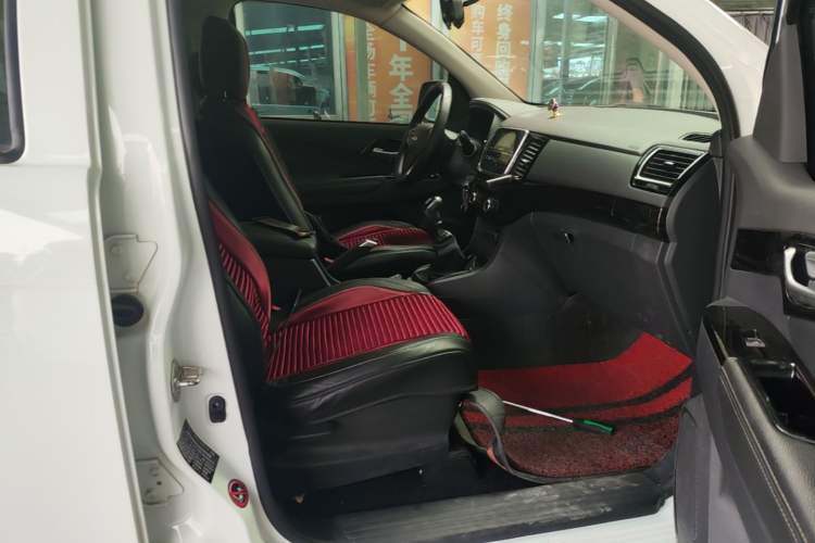 Used Isuzu D-MAX 2019 2.5T Two-Wheel Drive Manual Base Version Extended JE4D25Q5A Right Front Seat