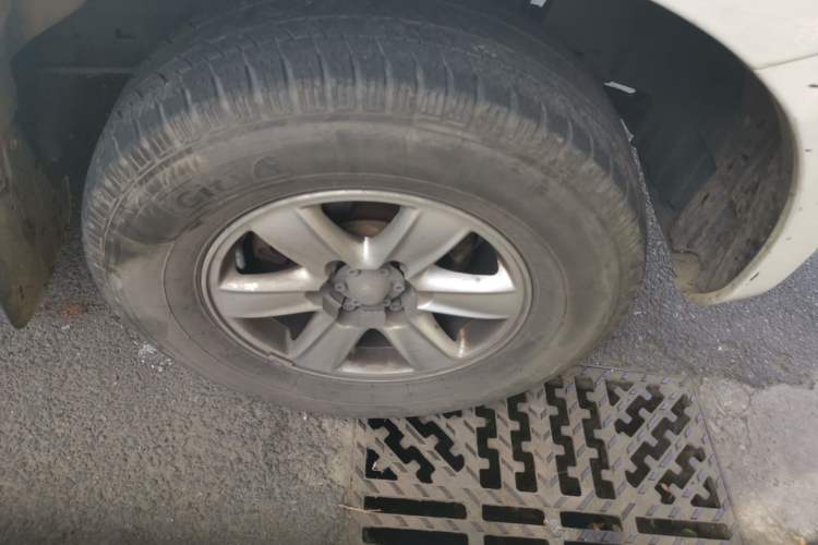 Used Isuzu D-MAX 2019 2.5T Two-Wheel Drive Manual Navigation Edition China VI Standard Extended Version JE4D25Q6A Right Front Wheel Hub