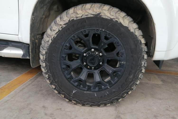 Used Isuzu D-MAX 2019 3.0T Four-Wheel Drive Automatic Ultra-Luxury Version 4JJ1-TC HI Right Front Wheel Hub