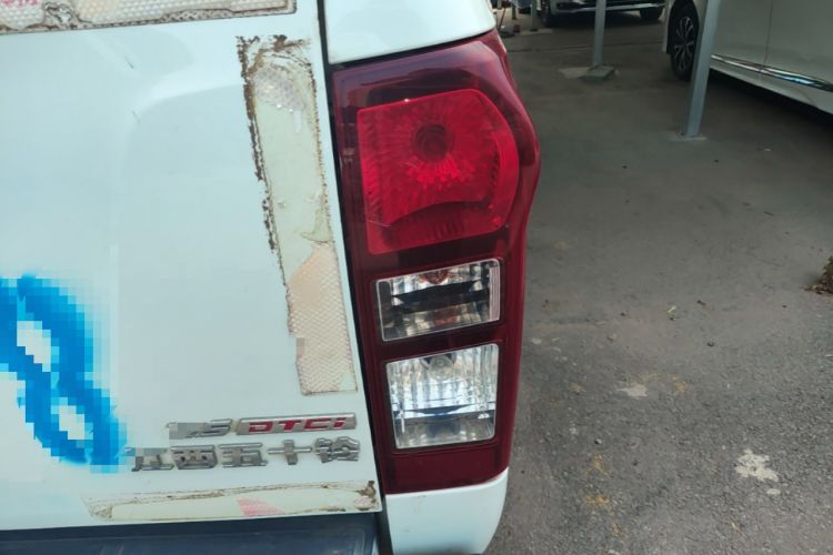 Used Isuzu D-MAX 2019 2.5T Two-Wheel Drive Manual Base Version Extended JE4D25Q5A Right Rear Taillight