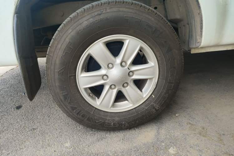 Used Isuzu D-MAX 2019 2.5T Two-Wheel Drive Manual Base Version Extended JE4D25Q5A Right Rear Wheel Hub