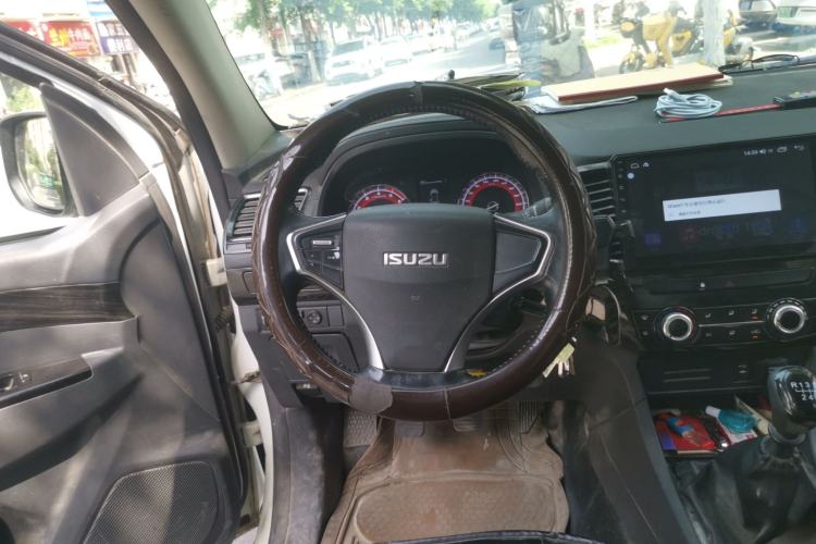 Used Isuzu D-MAX 2019 2.5T Two-Wheel Drive Manual Navigation Edition China VI Standard Extended Version JE4D25Q6A Steering Wheel