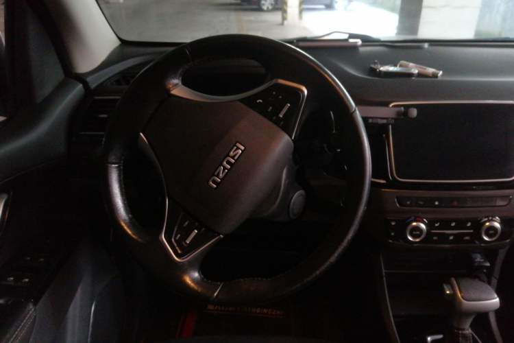 Used Isuzu D-MAX 2019 3.0T Four-Wheel Drive Automatic Ultra-Luxury Version 4JJ1-TC HI Steering Wheel