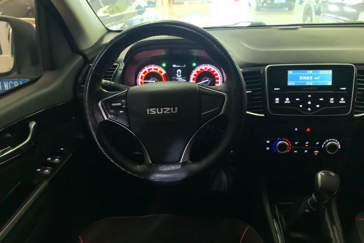 Used Isuzu D-MAX 2019 2.5T Two-Wheel Drive Manual Navigation Edition China VI Standard Extended Version JE4D25Q6A Steering Wheel