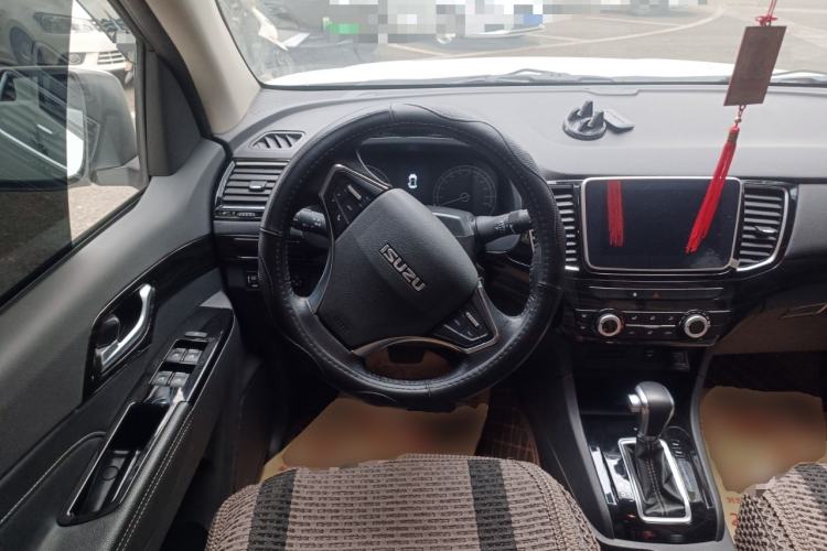 Used Isuzu D-MAX 2019 2.5T Four-Wheel Drive Automatic Luxury Version JE4D25Q5A Steering Wheel