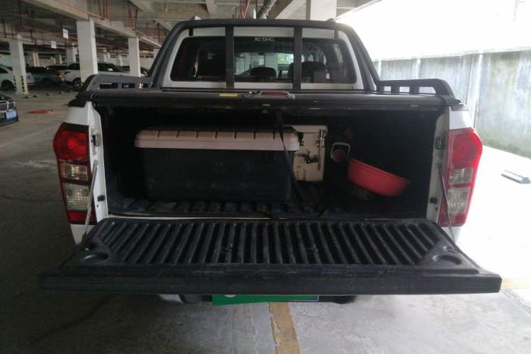 Used Isuzu D-MAX 2019 3.0T Four-Wheel Drive Automatic Ultra-Luxury Version 4JJ1-TC HI Trunk