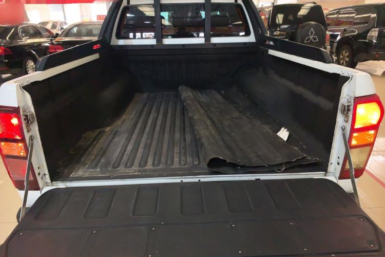 Used Isuzu D-MAX 2019 2.5T Two-Wheel Drive Manual Navigation Edition China VI Standard Extended Version JE4D25Q6A Trunk
