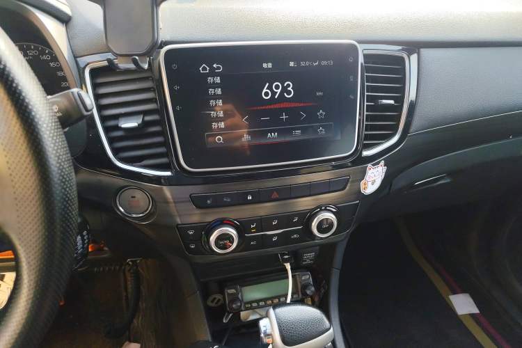 Used Isuzu D-MAX 2019 3.0T Four-Wheel Drive Automatic Ultra-Luxury Version 4JJ1-TC HI Audio And AC Panel