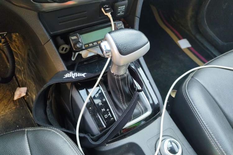 Used Isuzu D-MAX 2019 3.0T Four-Wheel Drive Automatic Ultra-Luxury Version 4JJ1-TC HI Gear Lever
