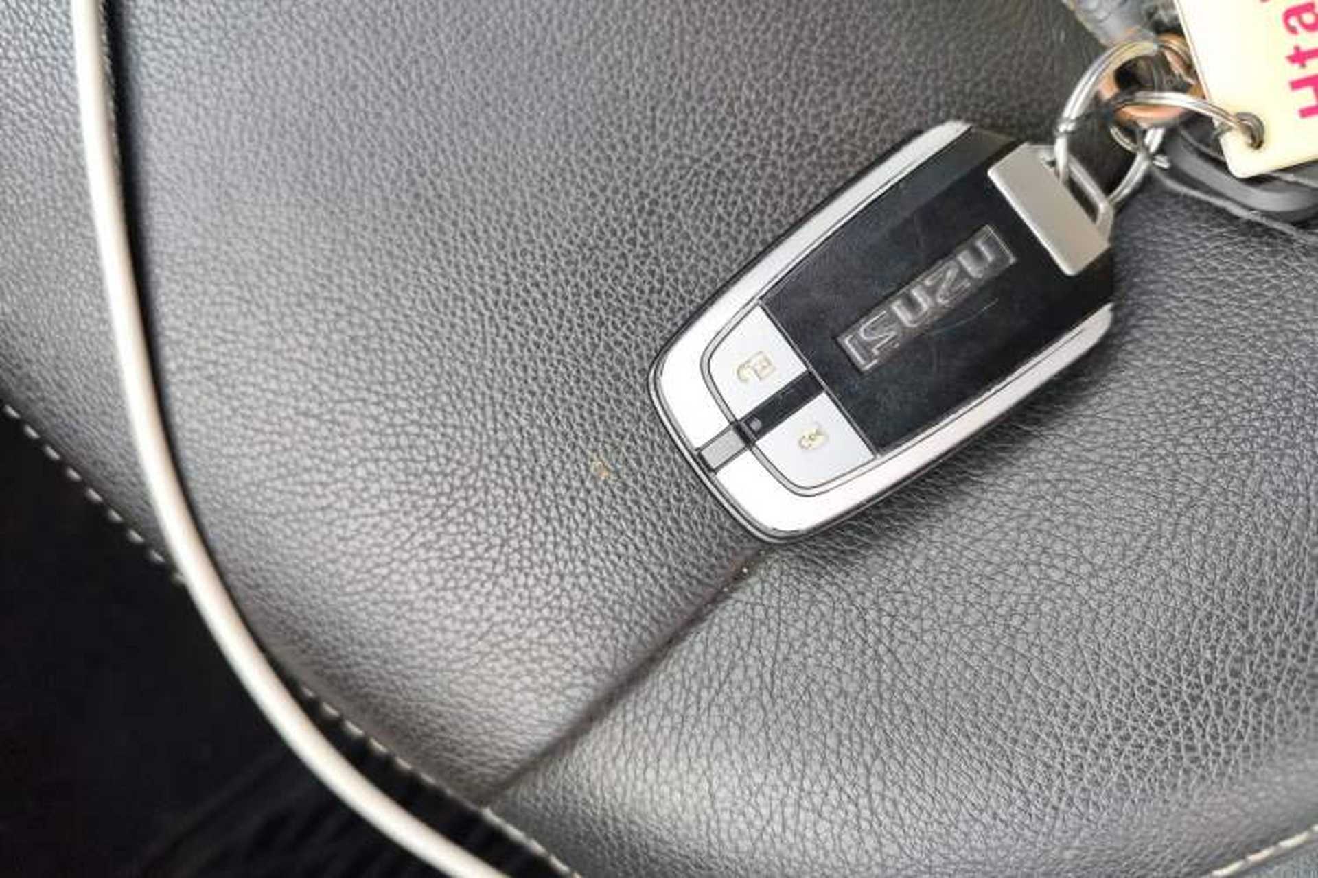 Used Isuzu D-MAX 2019 3.0T Four-Wheel Drive Automatic Ultra-Luxury Version 4JJ1-TC HI Vehicle Key