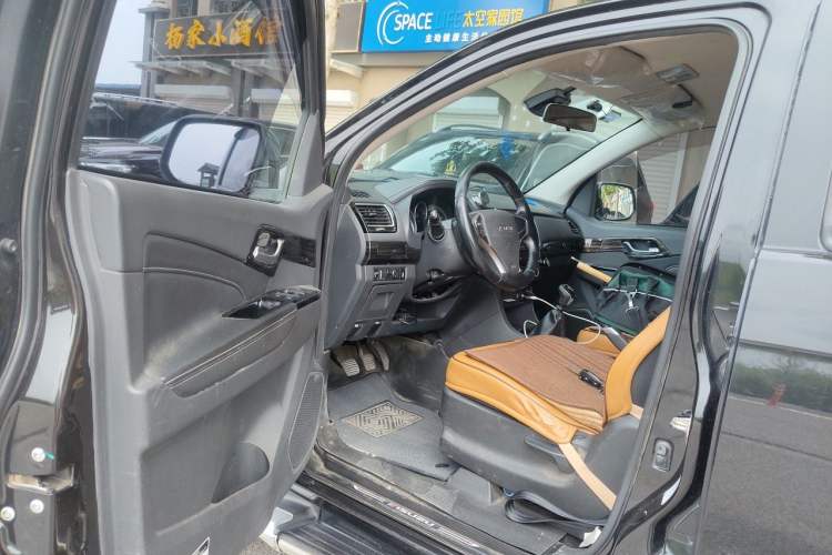 Used Isuzu D-MAX 2020 1.9T 4x4 Manual Comfort Version China VI Standard RZ4E Hi-Power Driver Seat