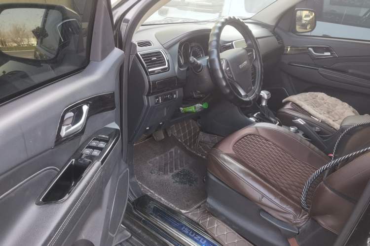 Used Isuzu D-MAX 2020 1.9T 4x4 Automatic Comfort Edition China VI Standard RZ4E Hi-Power Driver Seat