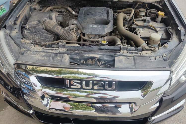 Used Isuzu D-MAX 2020 1.9T 4x4 Manual Comfort Version China VI Standard RZ4E Hi-Power Engine Bay
