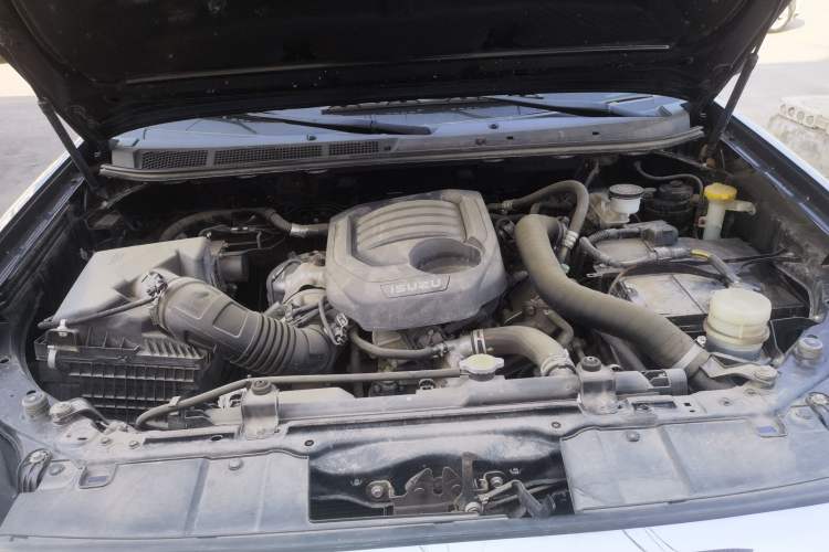 Used Isuzu D-MAX 2020 1.9T 4x4 Automatic Comfort Edition China VI Standard RZ4E Hi-Power Engine Bay