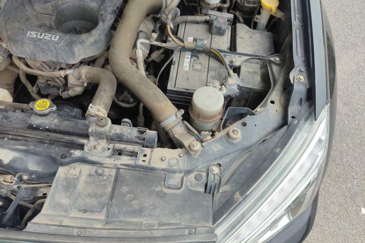 Used Isuzu D-MAX 2020 1.9T 4x4 Manual Comfort Version China VI Standard RZ4E Hi-Power Engine Bay Left