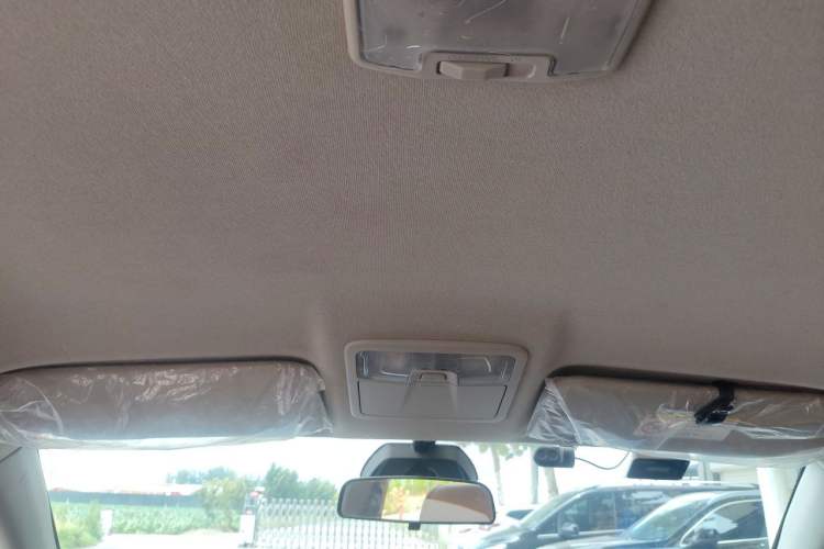Used Isuzu D-MAX 2020 1.9T 4x4 Manual Comfort Version China VI Standard RZ4E Hi-Power Headliner