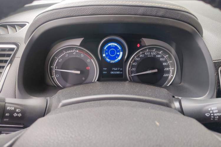 Used Isuzu D-MAX 2020 1.9T 4x4 Manual Comfort Version China VI Standard RZ4E Hi-Power Instrument Cluster