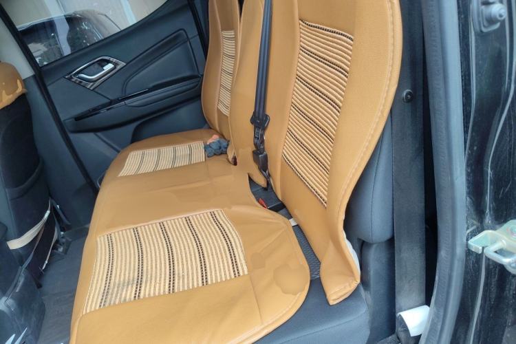 Used Isuzu D-MAX 2020 1.9T 4x4 Manual Comfort Version China VI Standard RZ4E Hi-Power Left Rear Seat