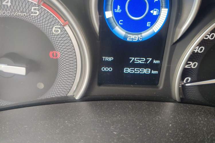 Used Isuzu D-MAX 2020 1.9T 4x4 Manual Comfort Version China VI Standard RZ4E Hi-Power Odometer Close Up
