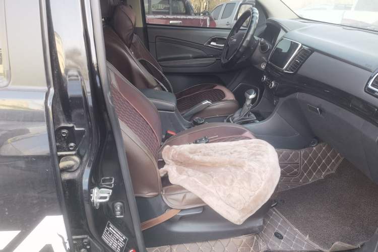 Used Isuzu D-MAX 2020 1.9T 4x4 Automatic Comfort Edition China VI Standard RZ4E Hi-Power Right Front Seat