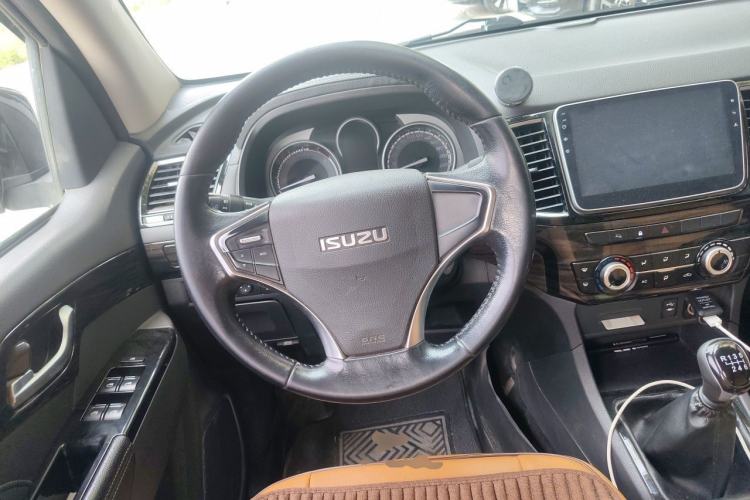Used Isuzu D-MAX 2020 1.9T 4x4 Manual Comfort Version China VI Standard RZ4E Hi-Power Steering Wheel