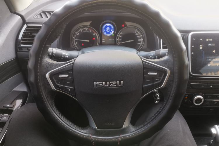 Used Isuzu D-MAX 2020 1.9T 4x4 Automatic Comfort Edition China VI Standard RZ4E Hi-Power Steering Wheel