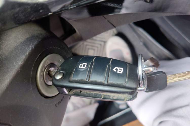 Used Isuzu D-MAX 2020 1.9T 4x4 Manual Comfort Version China VI Standard RZ4E Hi-Power Vehicle Key