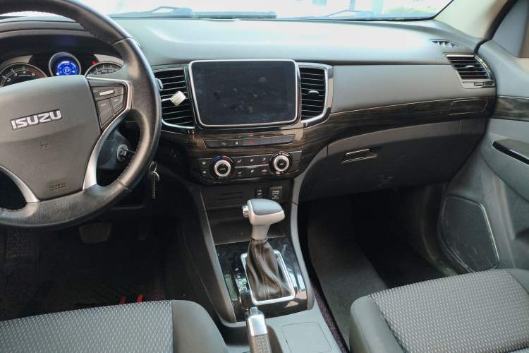 Used Isuzu D-MAX 2020 1.9T Two-Wheel Drive Automatic Comfort Edition China VI Standard RZ4E Hi-Power Audio And AC Panel
