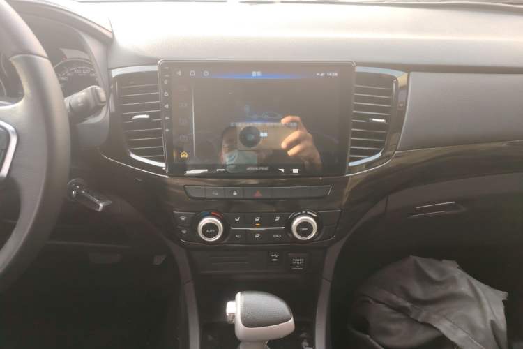 Used Isuzu D-MAX 2020 1.9T Two-Wheel Drive Automatic Comfort Edition China VI Standard RZ4E Hi-Power Audio And AC Panel