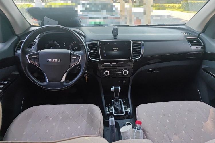 Used Isuzu D-MAX 2020 2.5T 4x4 Automatic Flagship Edition China VI Standard Extended Version JE4D25Q6A Center Console