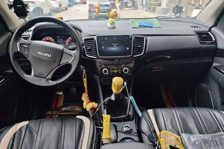 Used Isuzu D-MAX 2020 2.5T 4WD Manual Navigation Version China VI Standard Extended Length JE4D25Q6A Center Console