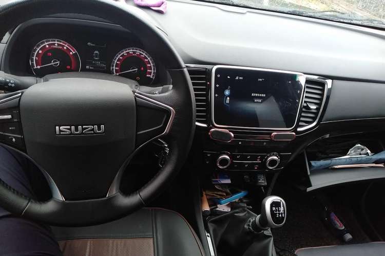 Used Isuzu D-MAX 2020 2.5T 4WD Manual Navigation Version China VI Standard Extended Length JE4D25Q6A Center Console
