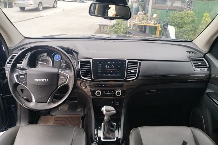 Used Isuzu D-MAX 2020 1.9T 4x4 Automatic Luxury Edition China VI Standard RZ4E Hi-Power Center Console